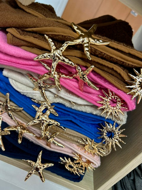 GILET BROCHES BLEU MARINE GRACIEUSES