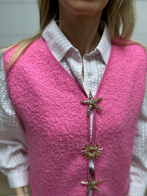 GILET BROCHES FUCHSIA