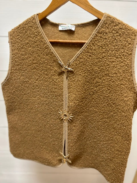 GILET BROCHES CAMEL