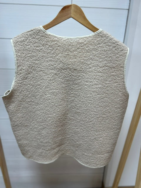 GILET BROCHES BEIGE GRACIEUSES