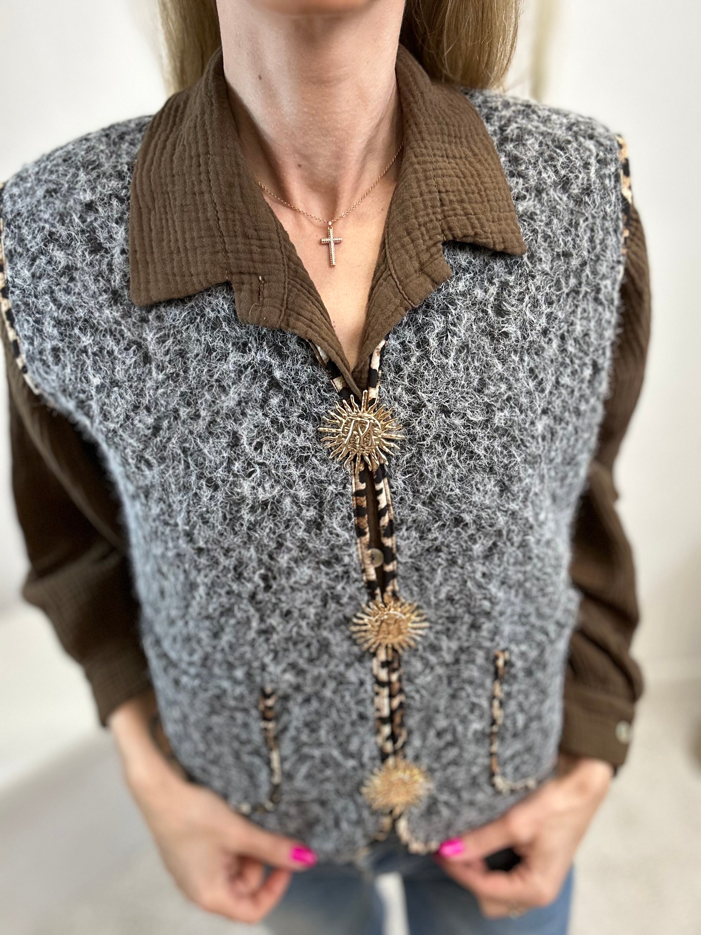 GILET BROCHES GRIS DETAILS LEOPARD
