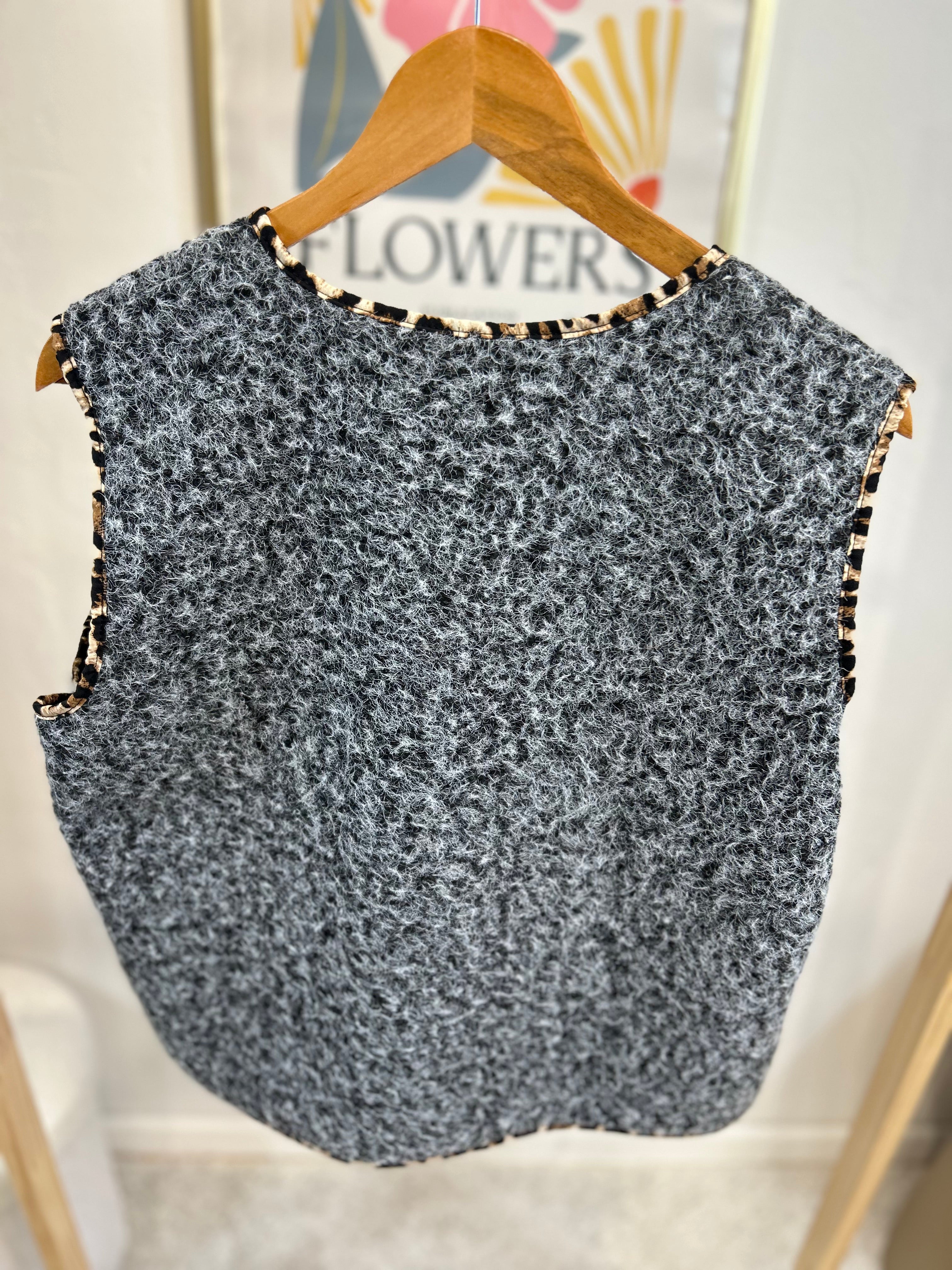 GILET BROCHES GRIS DETAILS LEOPARD