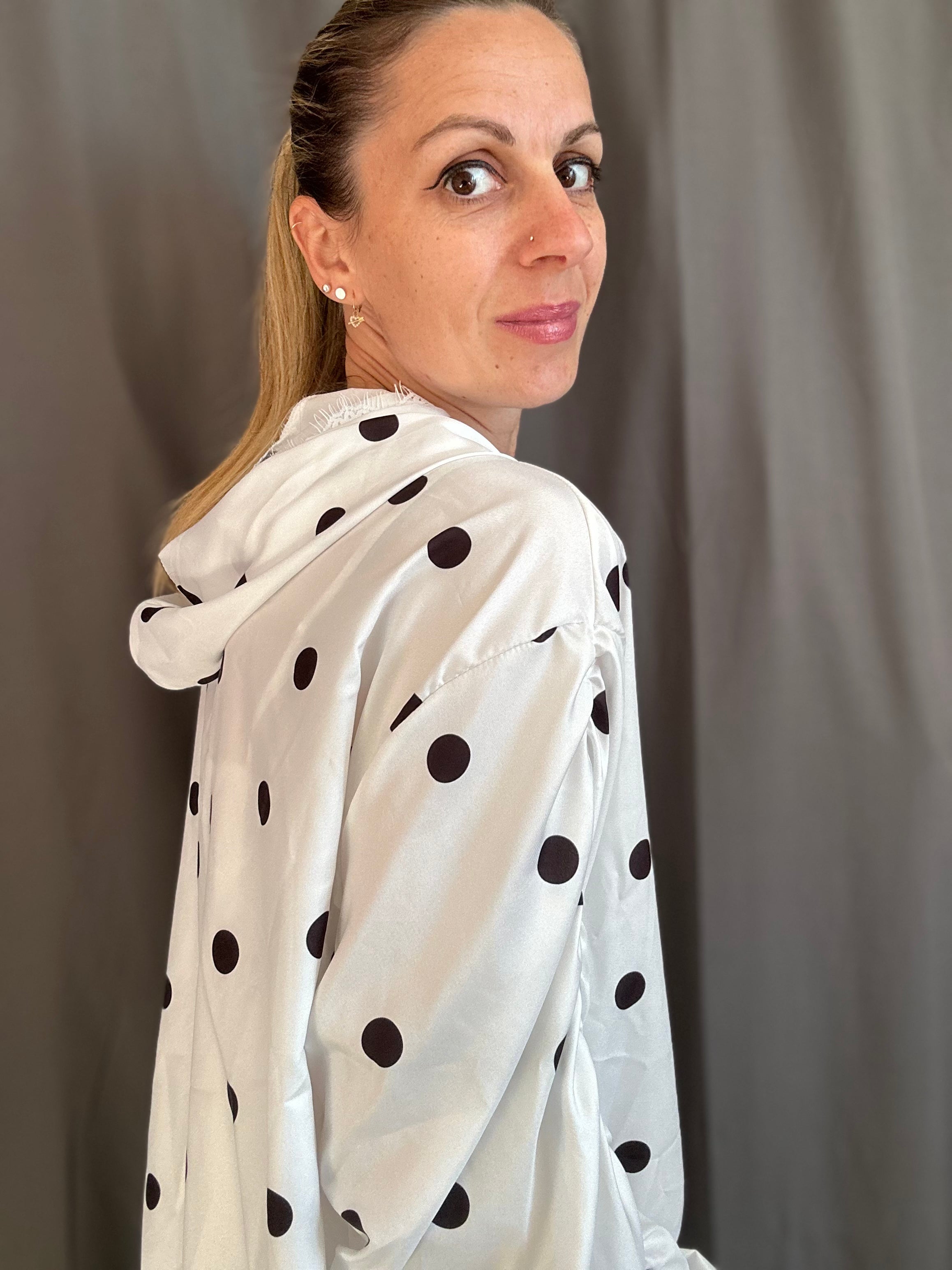 BLOUSE ZIPPEE À POIS NOIRE/BLANC